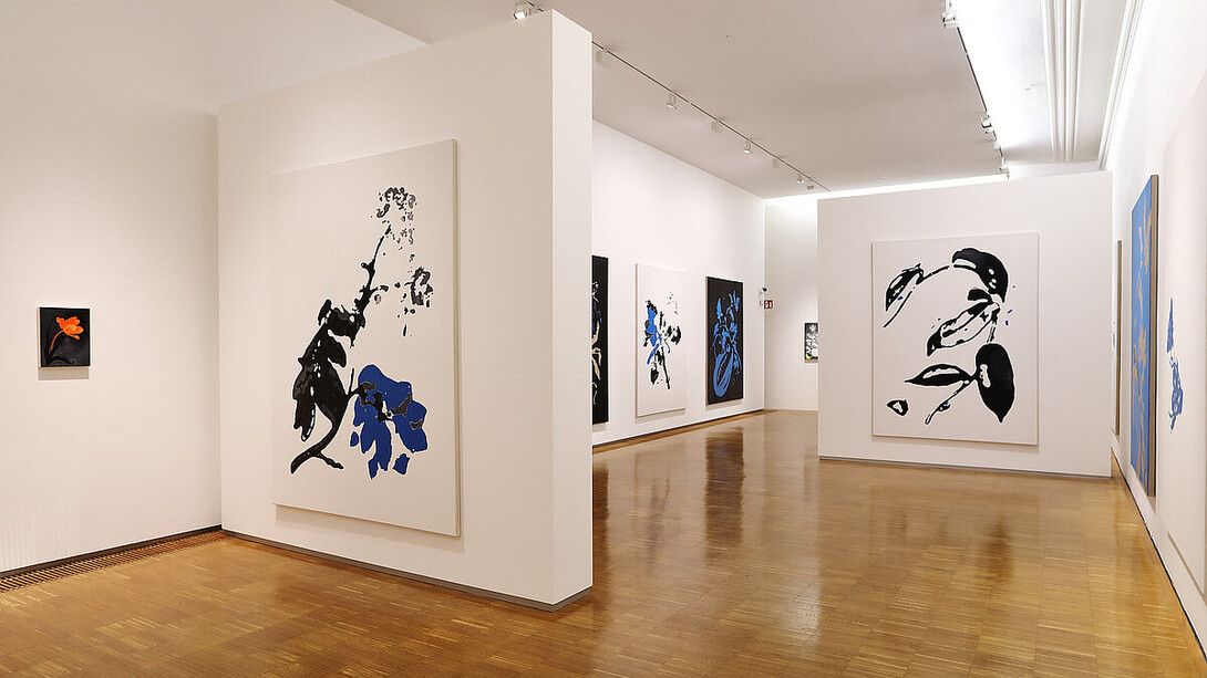 Markus Huemer, Ein fußballfeld muss baumfrei sein, ausstellungsansicht. Mit freundlicher genehmigung der Neuen Galerie Graz