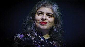 Mariana Enríquez en la Feria Internacional del Libro de Buenos Aires durante el Encuentro con los ganadores del Concurso de Letras 2020, 9 de mayo de 2022, Buenos Aires, Argentina
