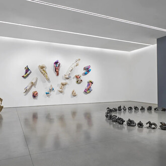 Lynda Benglis, Knotting, tying, folding, exhibition view. Courtesy of Pace Gallery
