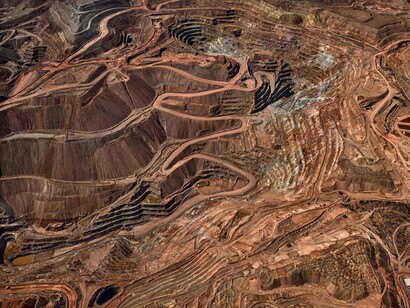Edward Burtynsky, Tyrone Mine #3, Silver City, New Mexico, USA 2012 photo © Edward Burtynsky, courtesy Admira Photography, Milan / Nicholas Metivier Gallery, Toronto
