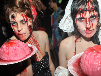 Festival de Sitges. Imágenes del "Zombi Walk" por las calles de la ciudad