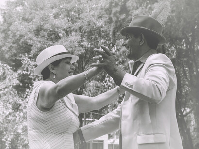 Pareja baila danzón en la Plaza de la Ciudadela, Ciudad de México