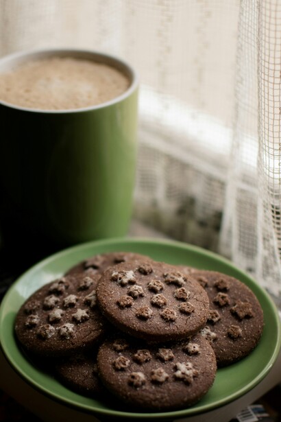 La guerra, stamattina, si è giocata tra il suo caffè amaro e lo zucchero del pan di stelle