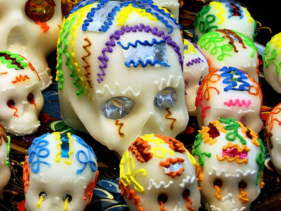 Las calaveritas de azúcar son imprescindibles en los altares del Día de Muertos