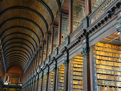 Biblioteca. O CLÉ é o local ideal para conhecer personalidades ligadas ao mundo lusófono e francófono na área económica, política, diplomática, jornalística e académica