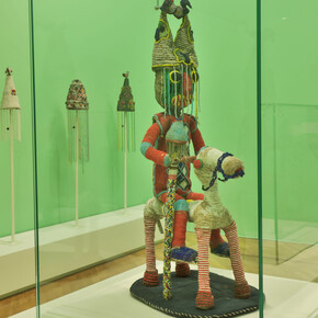 Various artists, Between the head and the earth, exhibition view. Courtesy of Pinacoteca
