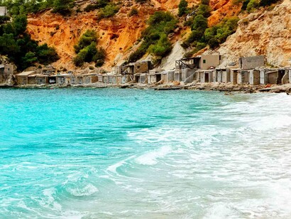 Ibiza. Aguas cristalinas en la costa ibicenca
