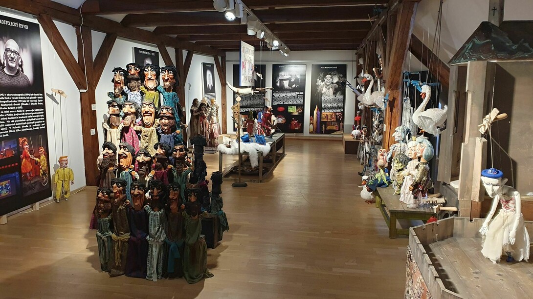 Profiles of Czech puppet theatres. Naive theatre in Liberec, exhibition view. Courtesy of Museum of Czech Puppets and Circus