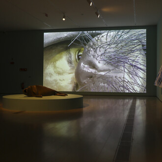 Varios artistas, Itinerarios XXX, vista de exhibición. Cortesía del Centro Botín