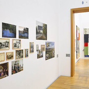 Verschiedene künstler, Family matters, ausstellungsansicht. Mit freundlicher genehmigung des Museums der bildenden Künste Leipzig