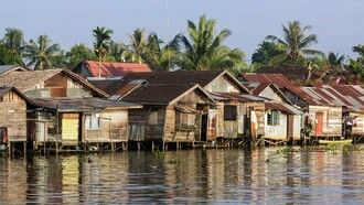 Case di Martapura, bagnate dal fiume omonimo