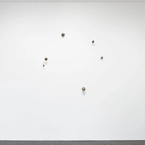 One wall, one work: Kiki Smith, exhibition view. Courtesy of Krakow Witkin Gallery