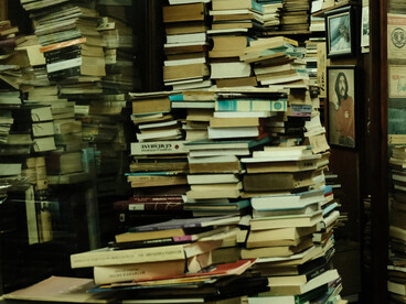 Publicar un manuscrito inédito puede enriquecer la literatura, pero también contradecir la última voluntad de su autor