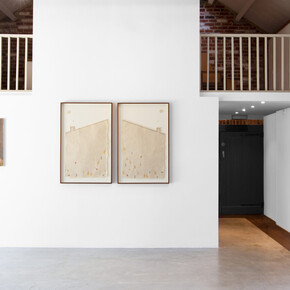 Various artists, Flora’s cloak, exhibition view. Courtesy of Huxley-Parlour Gallery