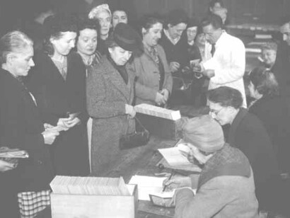 La nascita della Repubblica Italiana avvenne il 2 giugno 1946, in seguito ai risultati del referendum istituzionale indetto per determinare la forma di governo dopo la fine della Seconda guerra mondiale
