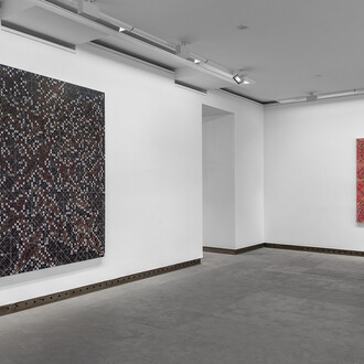 Ding Yi, Vues d'installation, Constellations, Galerie Karsten Greve Paris, 2025. Photo de Nicolas Brasseur