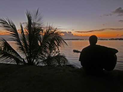 The golden Pacific horizon captures the essence of Costa Rica’s pura vida lifestyle