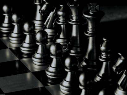 Close-up de peças de xadrez no tabuleiro de xadrez