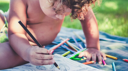 O desenho é uma forma essencial de expressão e aprendizado infantil. Descubra como ele contribui para o desenvolvimento da consciência, percepção e criatividade das crianças, refletindo suas vivências e emoções