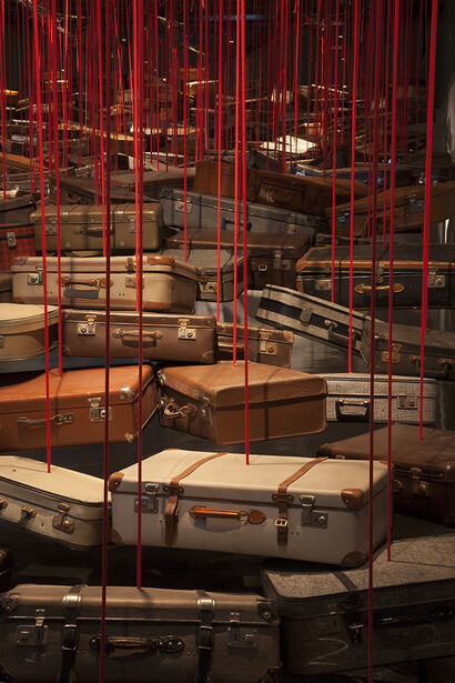 Chiharu Shiota, Dialogues, 2014, Installation of suspended bags, Variable dimensions, Courtesy Galerie Daniel Templon Paris and Brusseles. © Chiharu Shiota. Photo : Sunhi Mang