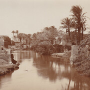  Bahr Yusuf in Medinet el-Fayum (Ägypten), links am Ufer sitzend der Georg Schweinfurth, der
 Heinrich Schliemann und Rudolf Virchow, 1888. Courtesy of Neues Museum