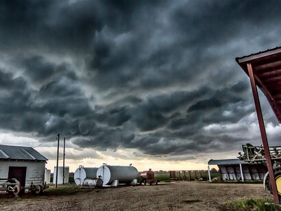 Cielo encapotado sobre los campos de Luisiana