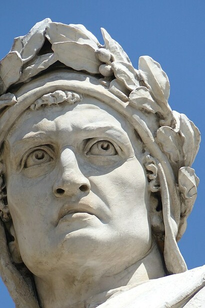 Monumento di Dante Alighieri in Piazza Santa Croce, fuori la Basilica di Santa Croce, a Firenze, Italia