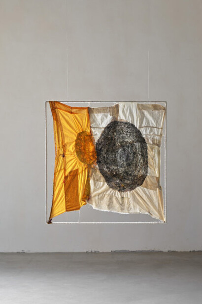 Various artists, Threads of being: textiles, time and transformation, exhibition view. Courtesy of Axel Vervoordt Gallery