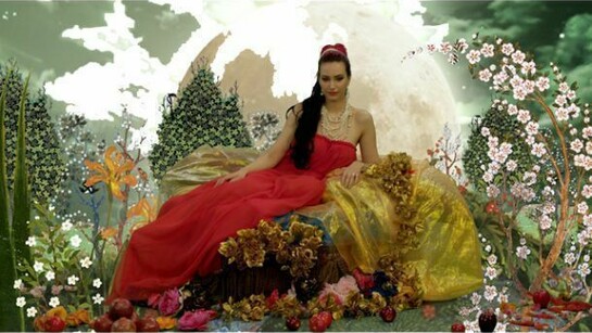 Azari, Shoja, The Queen on Houries, still from The King of Black, 2013, HD colour video with sound, lores