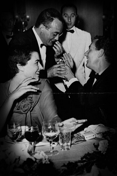 Dino de Laurentis ad una cena. Foto conservata nell'Archivio Nazionale del Brasile
