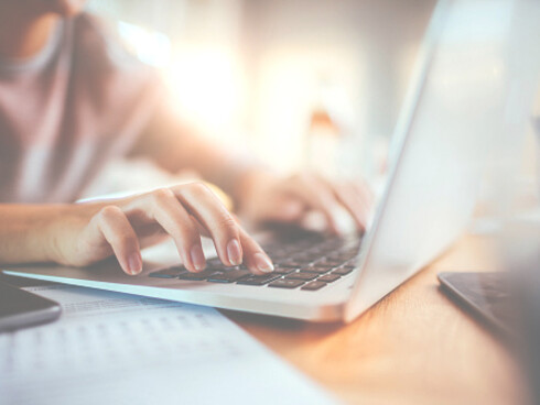 Le donne sembrano avere le maggiori difficoltà a liberarsi del materiale digitale inutile