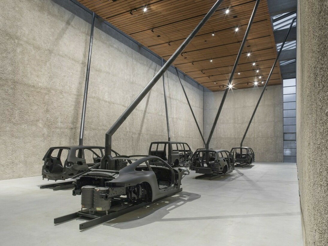 Michael Sailstorfer. Courtesy of König Galerie