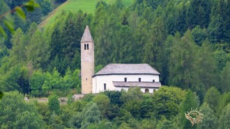 Foto della chiesetta di Santa Lucia a Comasine in val di Pejo, usata per molte scene del film “Vermiglio”
