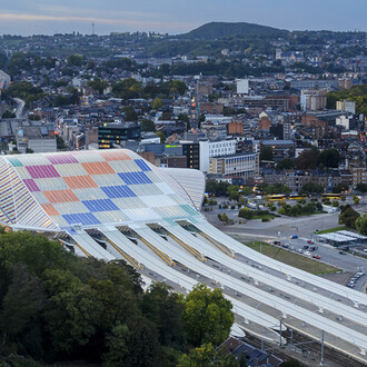 Daniel Buren, Comme tombées du ciel, les couleurs in situ et en mouvement, gare de Liège-Guillemins, Liège (Belgium), October 15 2022 - October 15 2023. Details © DB-ADAGP Paris. Courtesy of Lisson Gallery