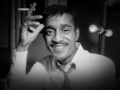 Samuel George «Sammy» Davis Jr. fue un cantante, músico multinstrumentista, bailarín, actor y comediante estadounidense