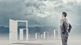 A los factores económicos y nacionales le comenzaron a despuntar nuevos procesos culturales e ideológicos