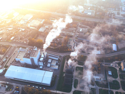 Fábrica industrial, emisora de CO2
