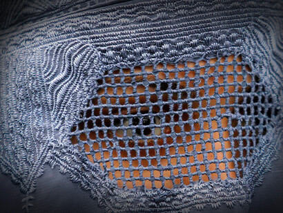 Burqa. Dans la Sourate, ni la tête, ni les cheveux, ni le type de voile à porter ne sont mentionnés, et il est écrit que les femmes doivent pouvoir être reconnues pour ne pas être harcelées © Fayaz Aziz, Archives Reuters