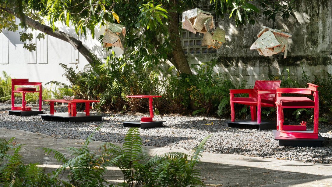 Emmett Moore, Neon sun, exhibition view. Courtesy of Nina Johnson Gallery