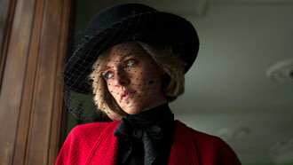 La actriz Kristen Stewart interpreta a la princesa Diana de Gales en el filme «Spencer». Foto: Diamond Films