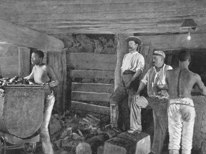 Fotografía incluida en el libro "South Africa and the Transvaal war" (Louis Creswicke, 1900). La abundancia de materias primas ha convertido a numerosas regiones africanas en escenarios de disputas económicas, políticas y militares por el control de sus riquezas