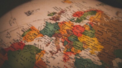 Quando gli europei parlano di Occidente non indicano solo un’area geografica, ma una civiltà che ha modellato il nostro modo di pensare, di credere e di organizzare la società