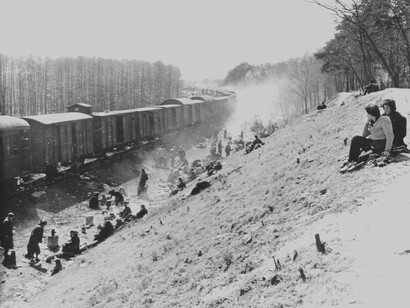Un tren del Holocausto de Bergen-Belsen a Theresienstadt es liberado por el Ejército de los Estados Unidos, 14 de abril de 1945