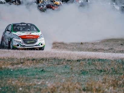 Car releases smoke in a race