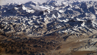  Sureste del Altiplano del Tíbet rodeado de la cordillera del Himalaya. Foto: NASA