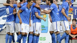 Los jugadores del Oviedo celebran su victoria