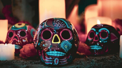 Calaveras de barro decoradas, México