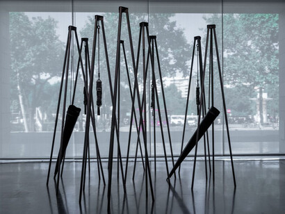 Varios artistas, Habitar las sombras, vista de exhibición. Cortesía de IVAM