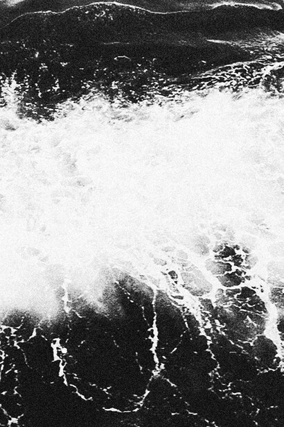 O fenômeno do mar leitoso foi observado por Charles Darwin e continua a ser estudado por cientistas para desvendar seus mistérios