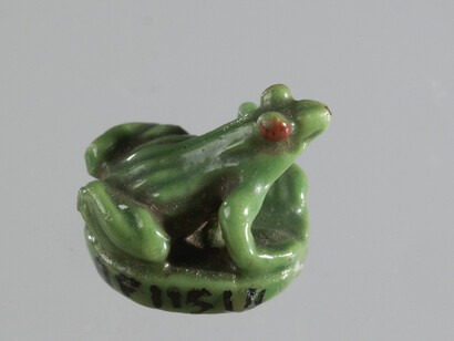 Estatuilla de rana, fayenza egipcia, Imperio Nuevo (1550-1069 a. de C.). © Museo del Louvre, Dist. RMN-GP. Foto: Christian Décamps.